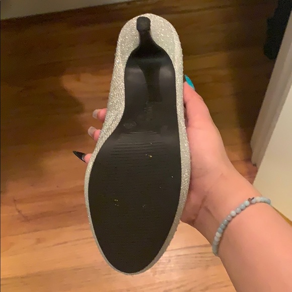 Heels - Picture 3 of 3